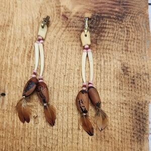 Vintage 70s Native American Dentallium Feather Boho Earrings Clip on